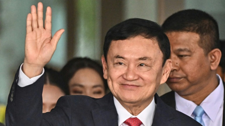 Thaïlande: le roi allège la peine de prison de l'ancien Premier ministre Thaksin Shinawatra