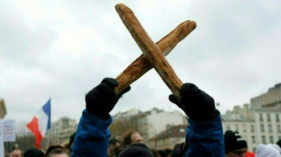 French bakers protest over surging power prices