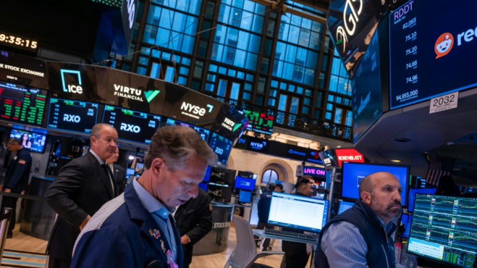 Wall Street termine en baisse, plombée par la tech et les taux obligataires