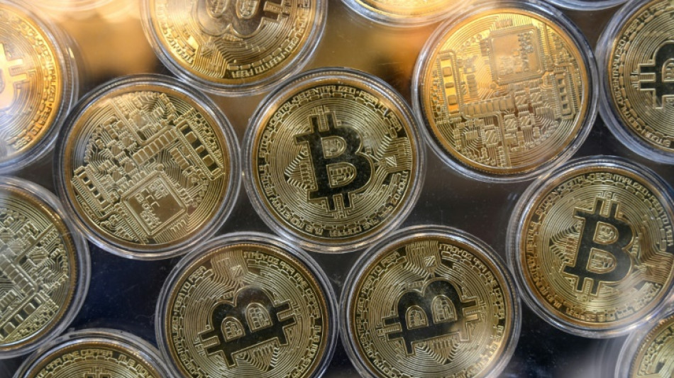 Le bitcoin au plus bas depuis fin 2020, le marché des cryptos sous 1.000 mds de dollars