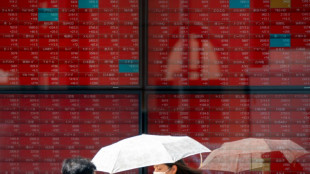 Asian stocks mostly fall, tracking global slide