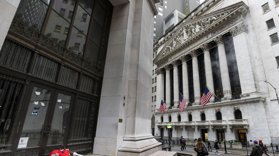 Wall Street apre in calo in attesa Fed, Dj -0,02%, Nasdaq -0,28%