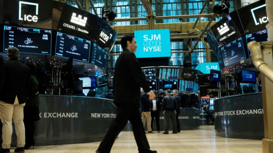 Wall Street ouvre en baisse, prudence avant l'intervention du président de la Fed