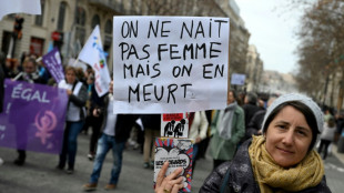 Hommages et manifestations pour la journée des droits des femmes, bafoués dans le monde