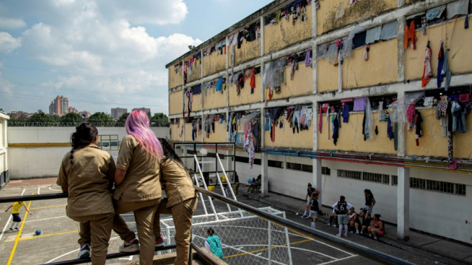 Mães pobres em prisões lotadas, a outra face da guerra às drogas na Colômbia