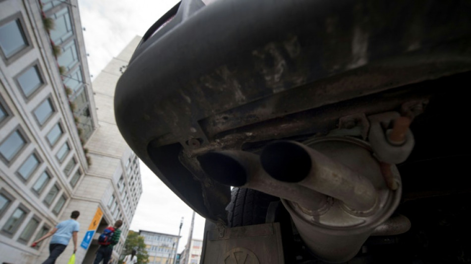 Eight EU countries oppose bloc's car emissions limits