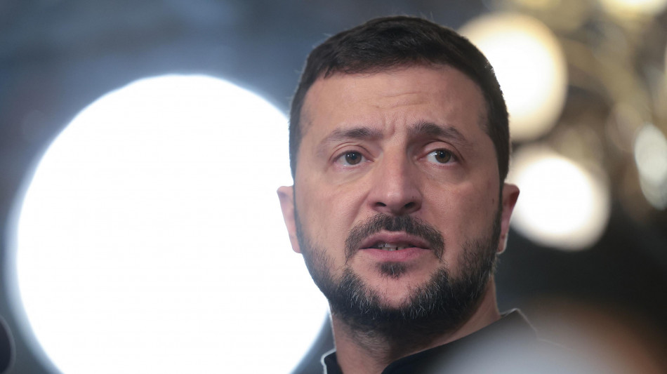 Zelensky ai grandi Paesi, 'siate davvero grandi, servono armi'