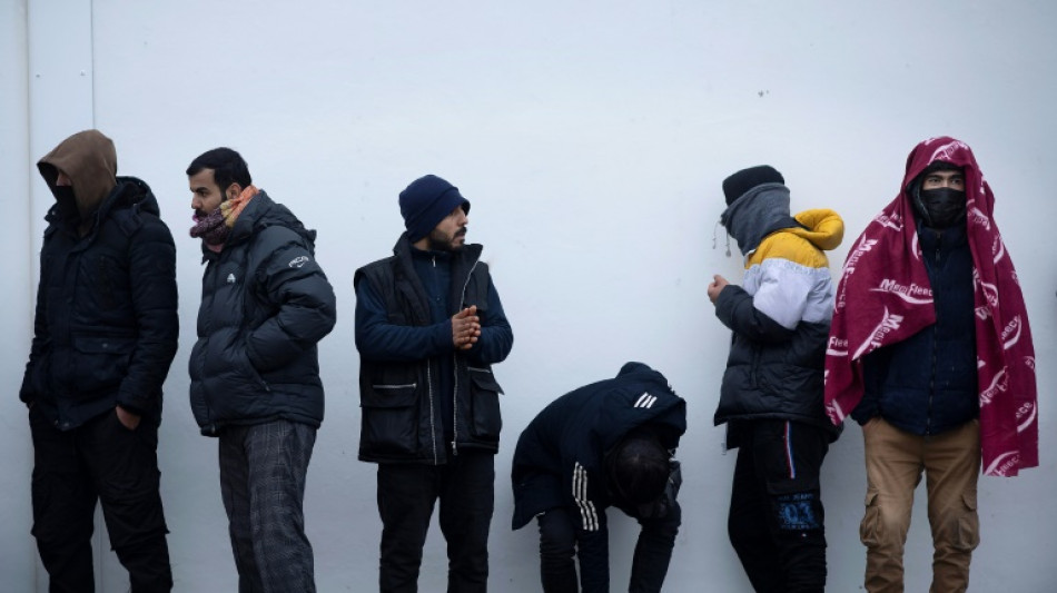 Le Royaume-Uni va héberger des migrants sur des sites militaires et peut-être des bateaux