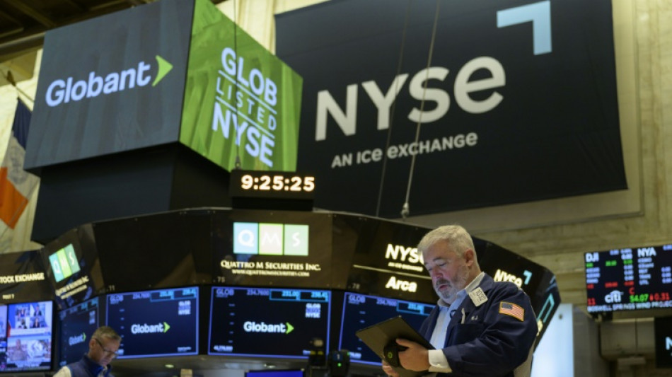 Wall Street s'enfonce dans le rouge après plusieurs indicateurs