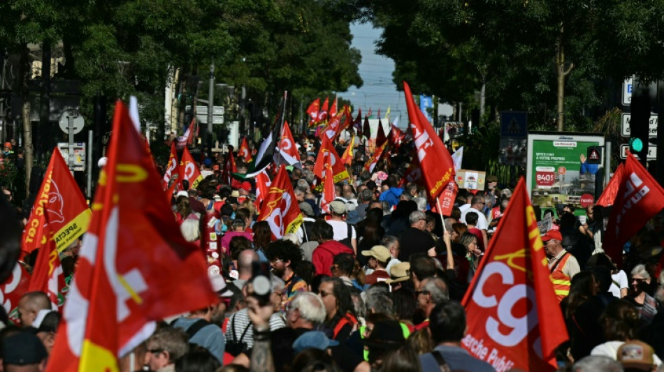 Mobilisation dans la rue pour les salaires et les retraites: Barnier remet les syndicats dans le jeu