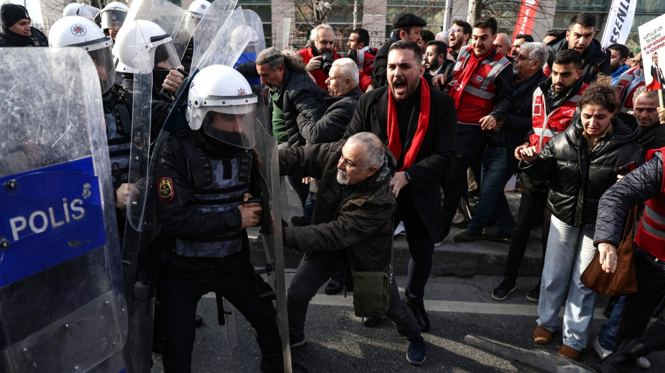 Vietate le proteste a Istanbul dopo l'arresto del sindaco