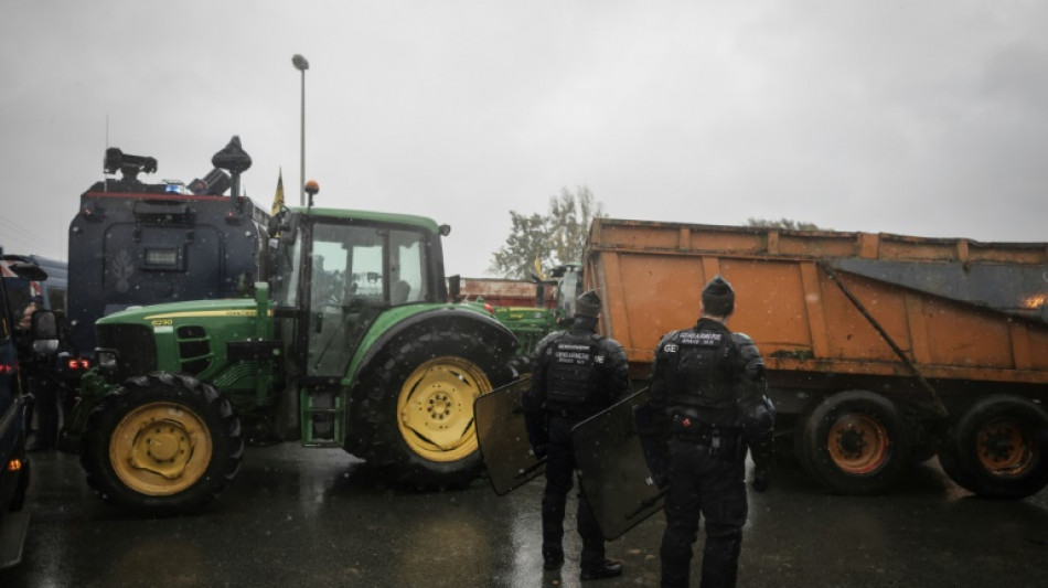 Agricultores franceses bloqueiam porto por melhorias salariais e contra acordo UE-Mercosul