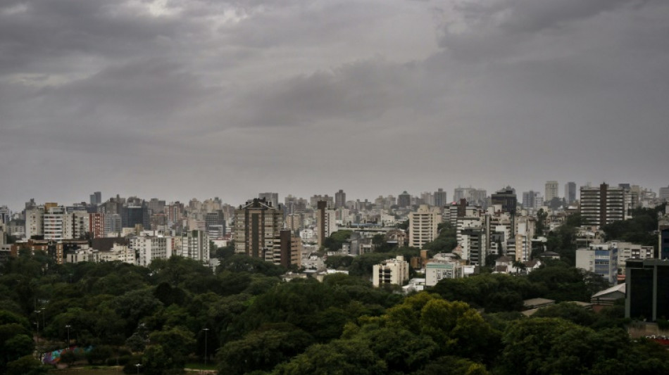 Vuelven las lluvias y prolongan el desastre por inundaciones en Brasil