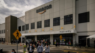 Amazon workers in New York vote to unionize in US first