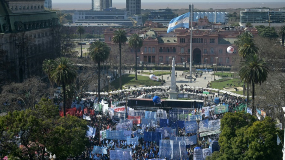 Governo argentino anuncia 'teste de idoneidade' para 40 mil funcionários públicos