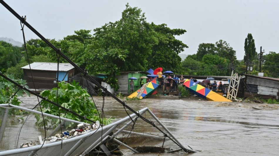 Sara deja un muerto y miles de afectados en Honduras y se dirige a Belice y Guatemala