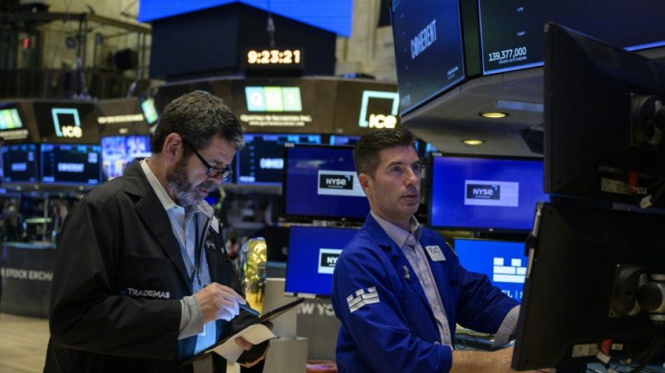 Wall Street ouvre en ordre dispersé, respiration après un important vote sur la dette