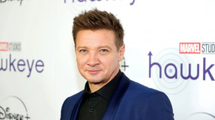 Après son accident de dameuse, l'acteur Jeremy Renner promet de réparer ses "30 os cassés"