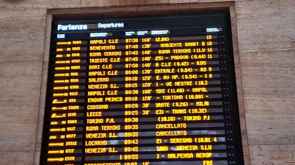 Blocco treni a Milano, guasto alla linea aerea