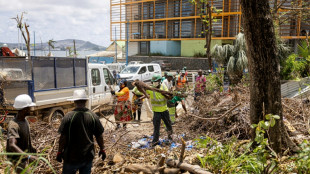 Mayotte: grand nettoyage dans les rues de Mamoudzou, à quelques heures de la visite de Bayrou