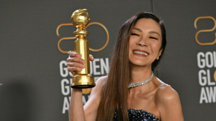 Colin Farrell et Michelle Yeoh récompensés lors de Golden Globes en quête de rédemption