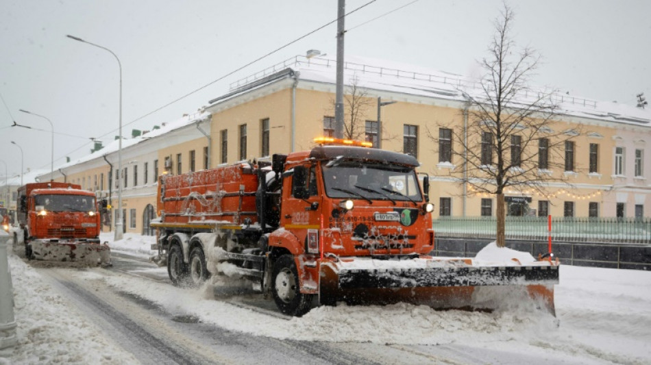 Record-breaking snowfall blankets Moscow