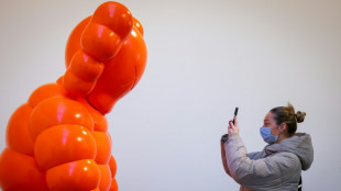 A Londres, l'artiste Kaws lance la première exposition disponible sur Fortnite