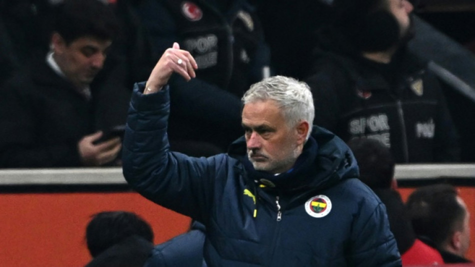 El Galatasaray acusa a Mourinho de "comentarios racistas" tras duelo liguero