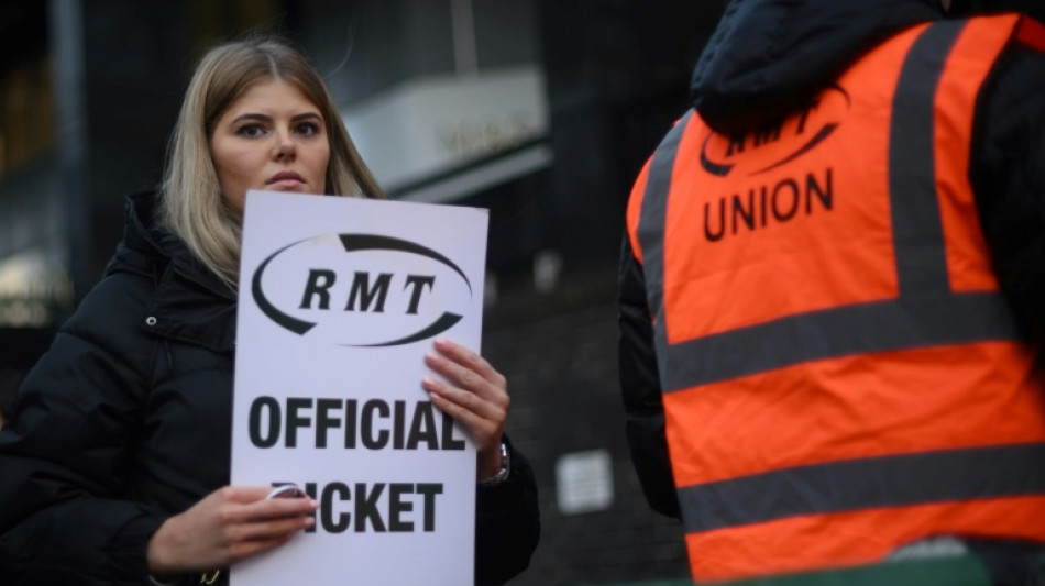 Royaume-Uni: sous pression des grèves, le gouvernement reçoit les syndicats lundi