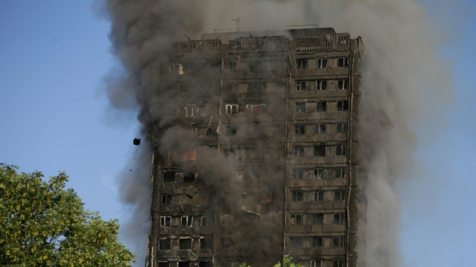 Damnificados siguen esperando justicia cinco años después de gran incendio de vivendas sociales en Londres