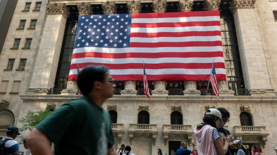 Wall Street clôture en baisse, inquiète de la situation au Moyen-Orient