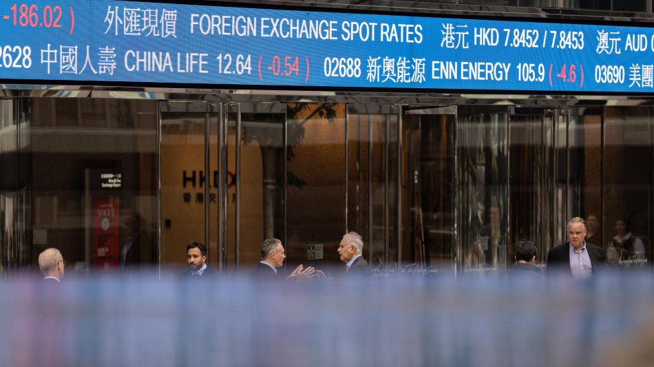 Borsa: Hong Kong affonda, chiude a -9,41%