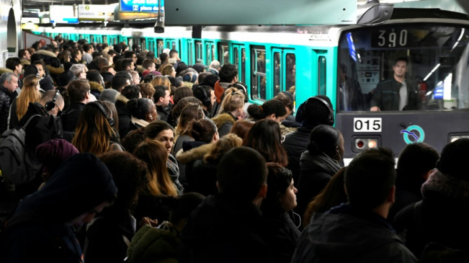 Grève: métro très perturbé à Paris mais pas de cohue