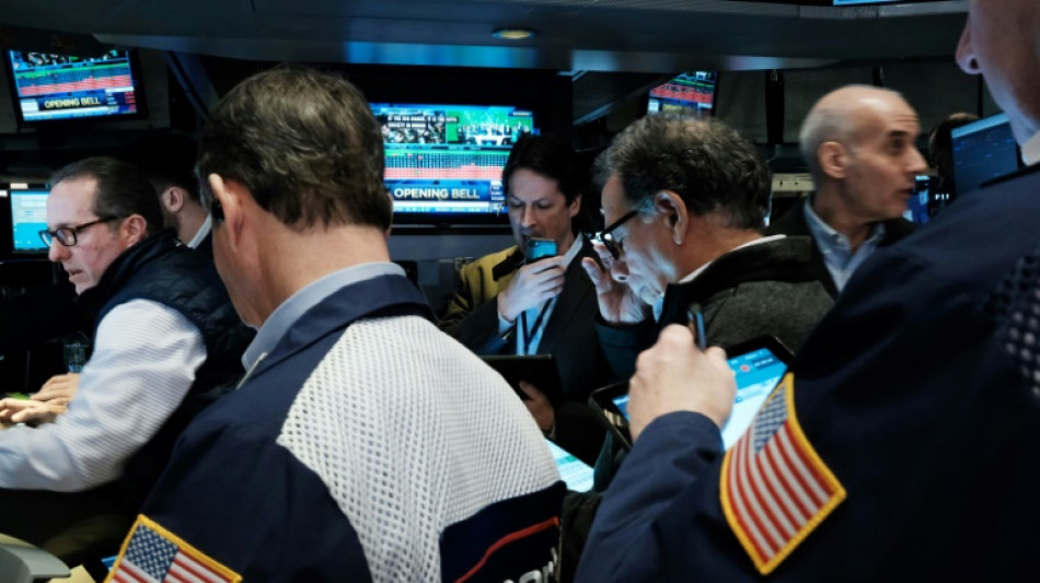 Wall Street vire légèrement dans le rouge au cours d'une séance chargée en résultats