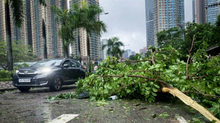 El tifón Saola llega debilitado pero amenazante al sur de China