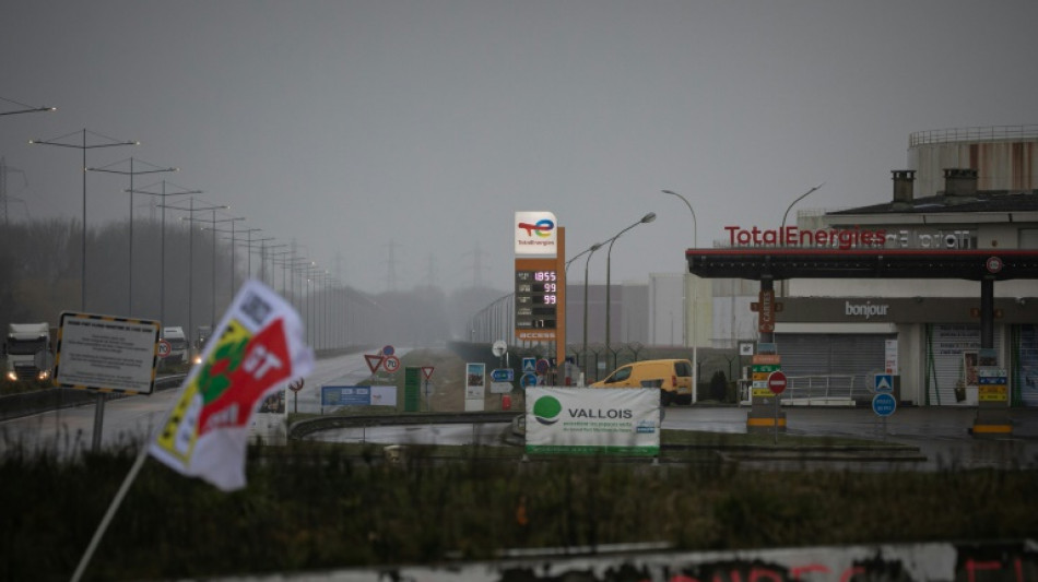 Carburant: grève levée dans une raffinerie, peu de pénuries dans les stations 