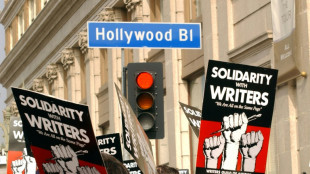 Hollywood: les scénaristes se mettent en grève faute d'accord 