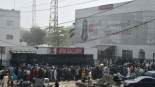 Nigerian president moves to try to ease cash crisis