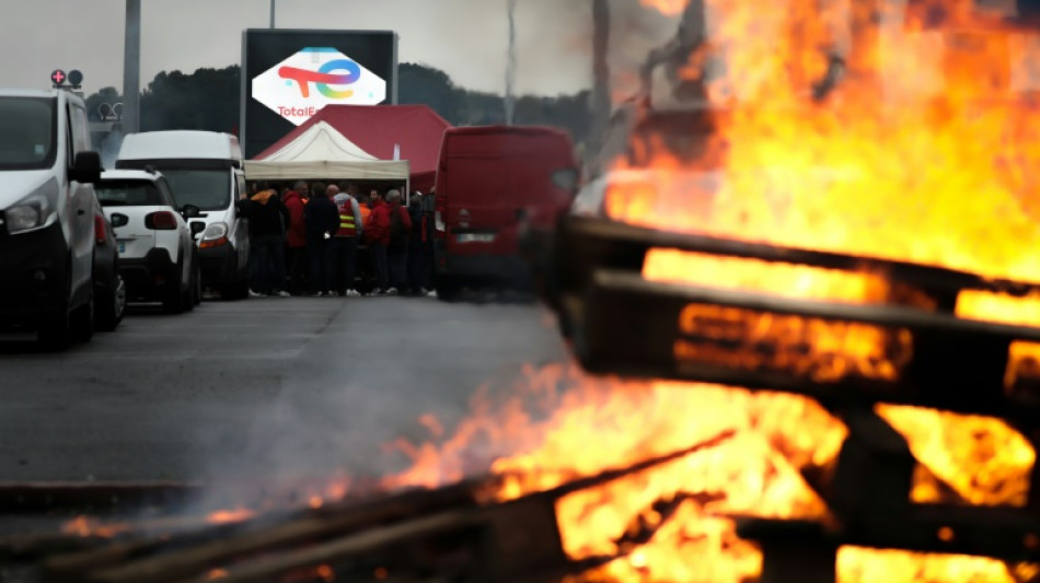 French strikes spread as Macron's opponents push for 'confrontation'