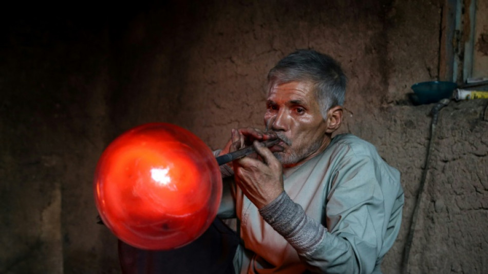 Saifi, l'un des derniers souffleurs de verre d'Afghanistan