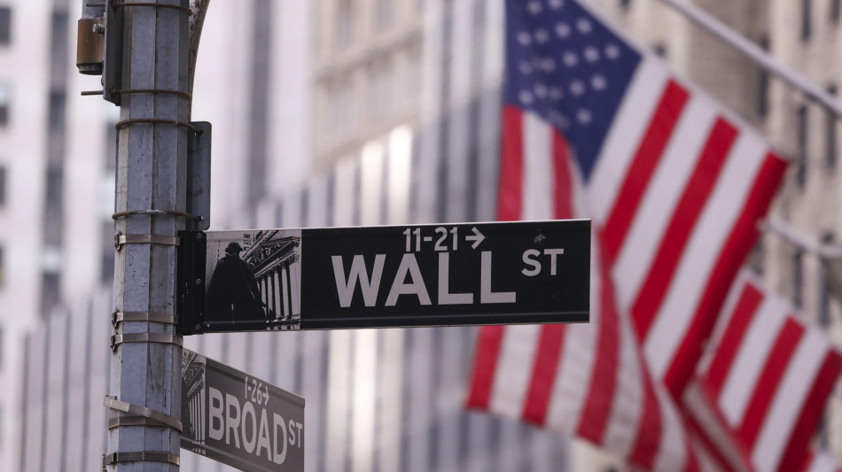 Wall Street peggiora, Dj -1,36%, Nasdaq -2,15%