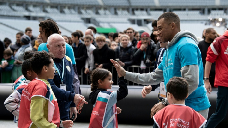 Mbappé a joué avec les enfants malades de l'association Premiers de cordée