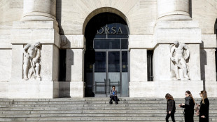 Borsa: Europa frena con future Usa ed economia, Milano -0,7%