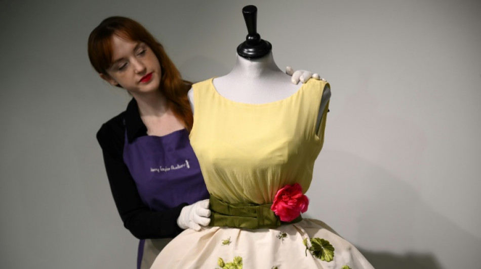 Après 50 ans dans une valise, une robe "porte-bonheur" de Liz Taylor aux enchères 