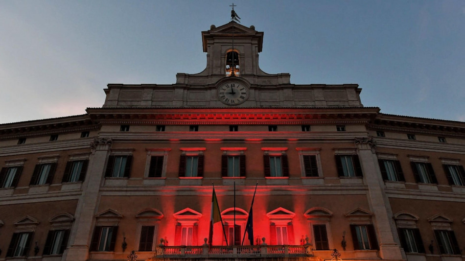 L'Aula della Camera sospesa fino al 4 per protesta opposizioni