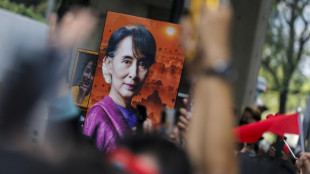 San Suu Kyi lascia il carcere, trasferita ai domiciliari