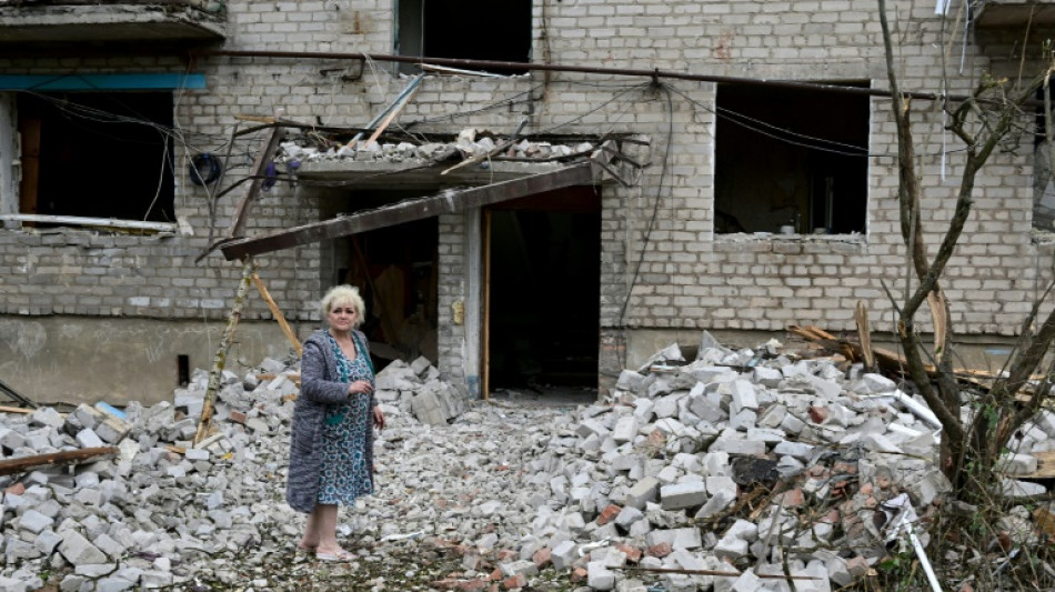 Ukraine: au moins 15 morts dans une frappe sur un immeuble dans l'Est