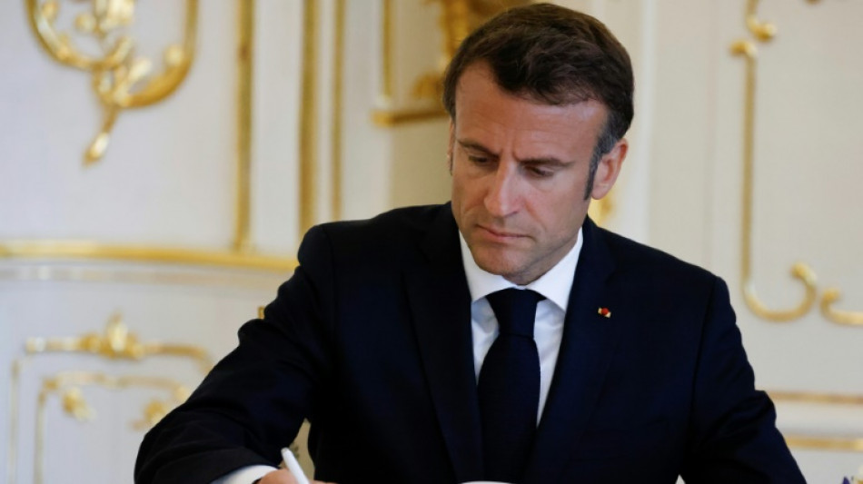 It is written: why France holds to analysing handwriting