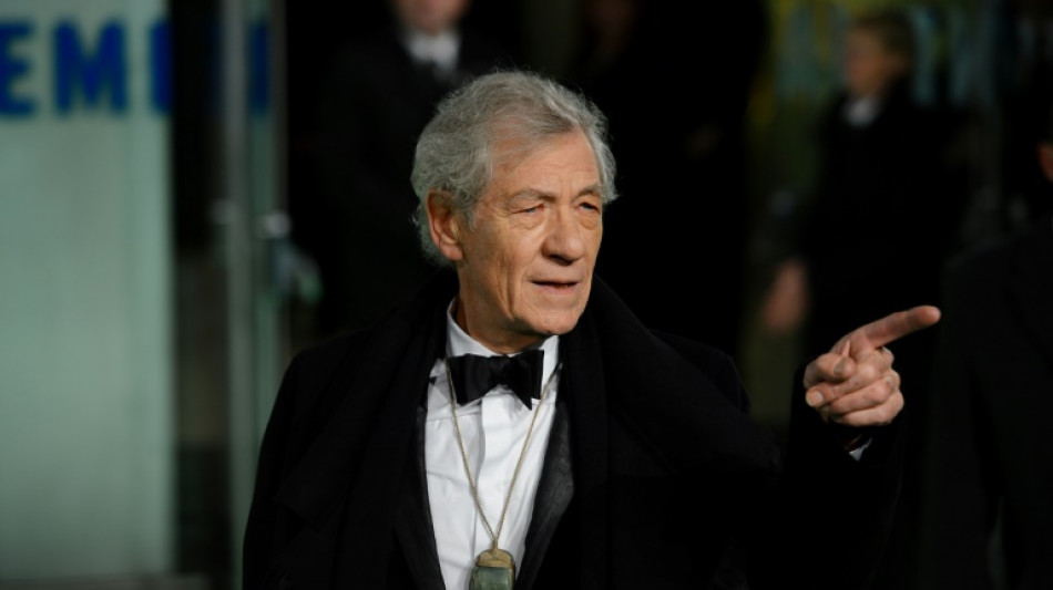 Schauspielstar Ian McKellen nach Sturz von Bühne im Krankenhaus