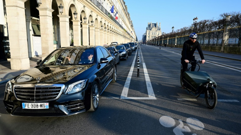 Geschäft in Paris muss wegen geöffneter Tür bei laufender Klimaanlage Strafe zahlen